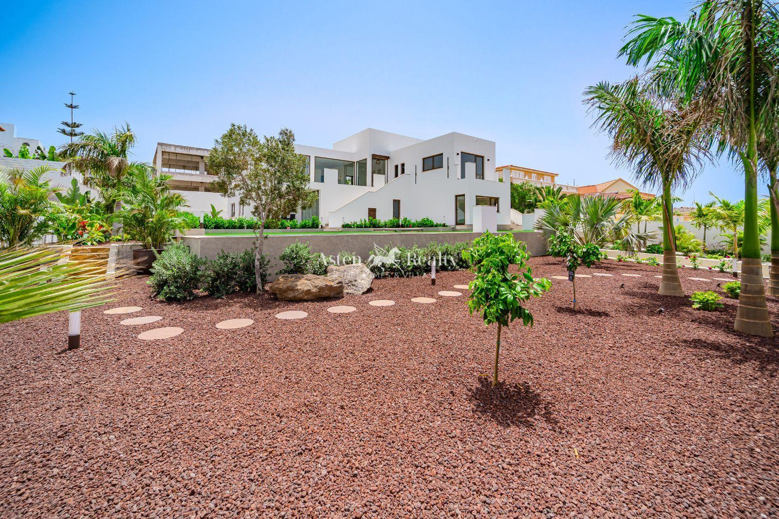 5-bedroom villa — Playa Paraíso
