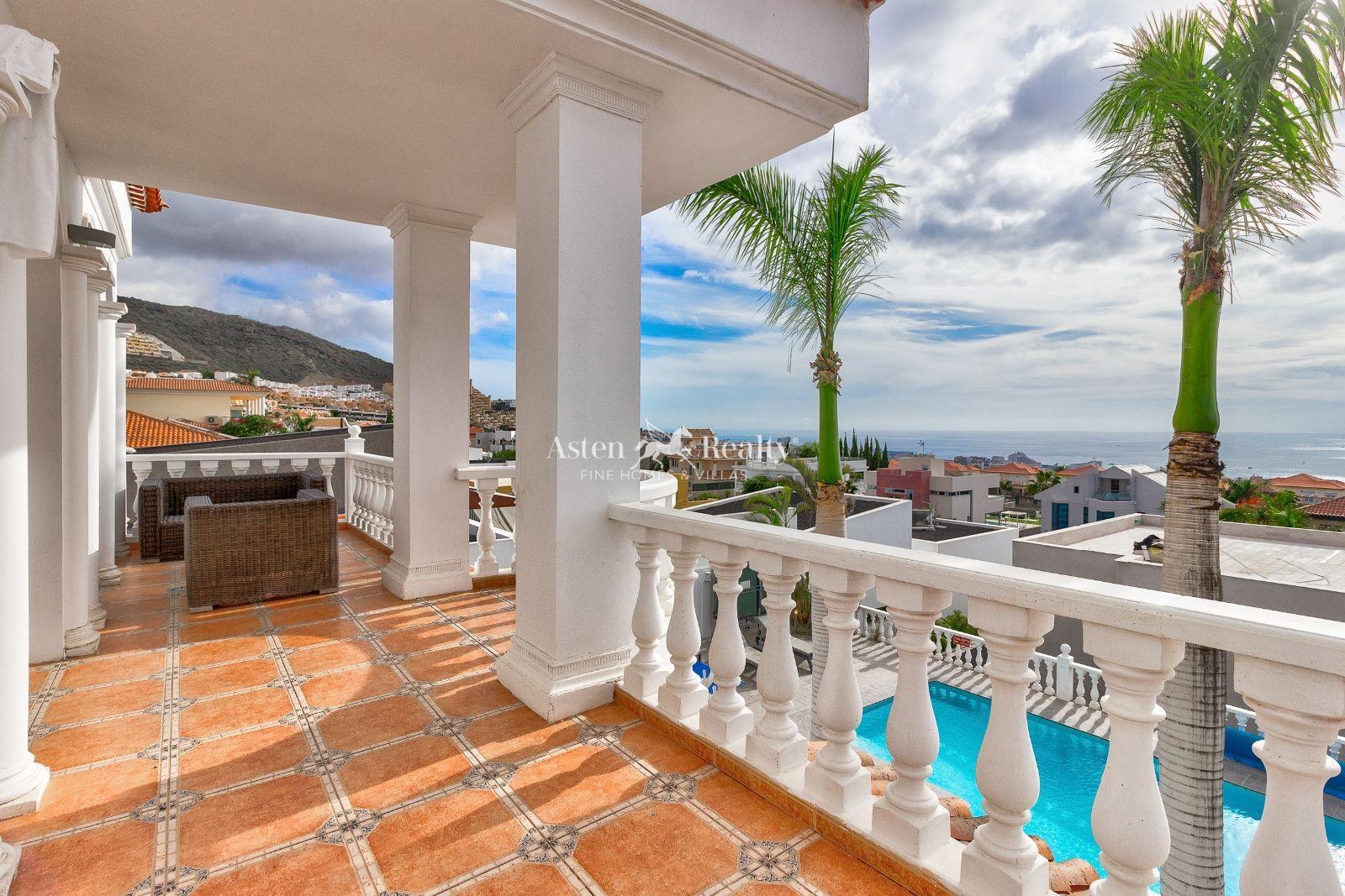 Villa de 4 dormitorios — El Madroñal, Torviscas Alto