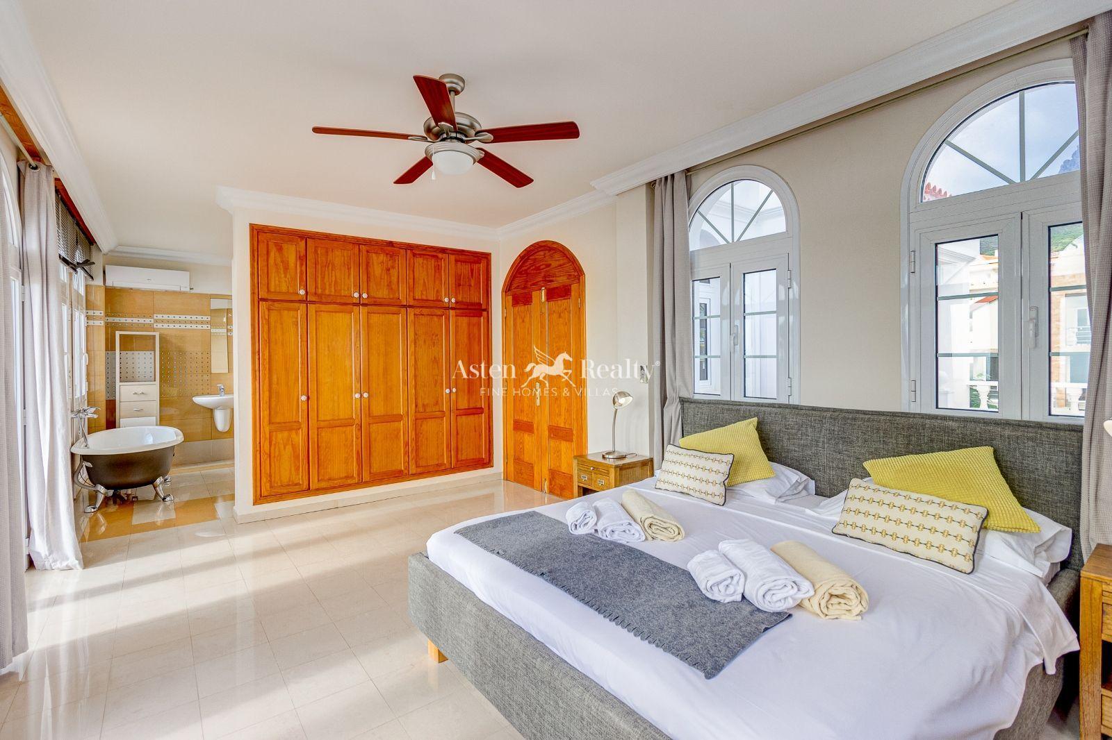 Villa de 4 dormitorios — El Madroñal, Torviscas Alto — foto 5