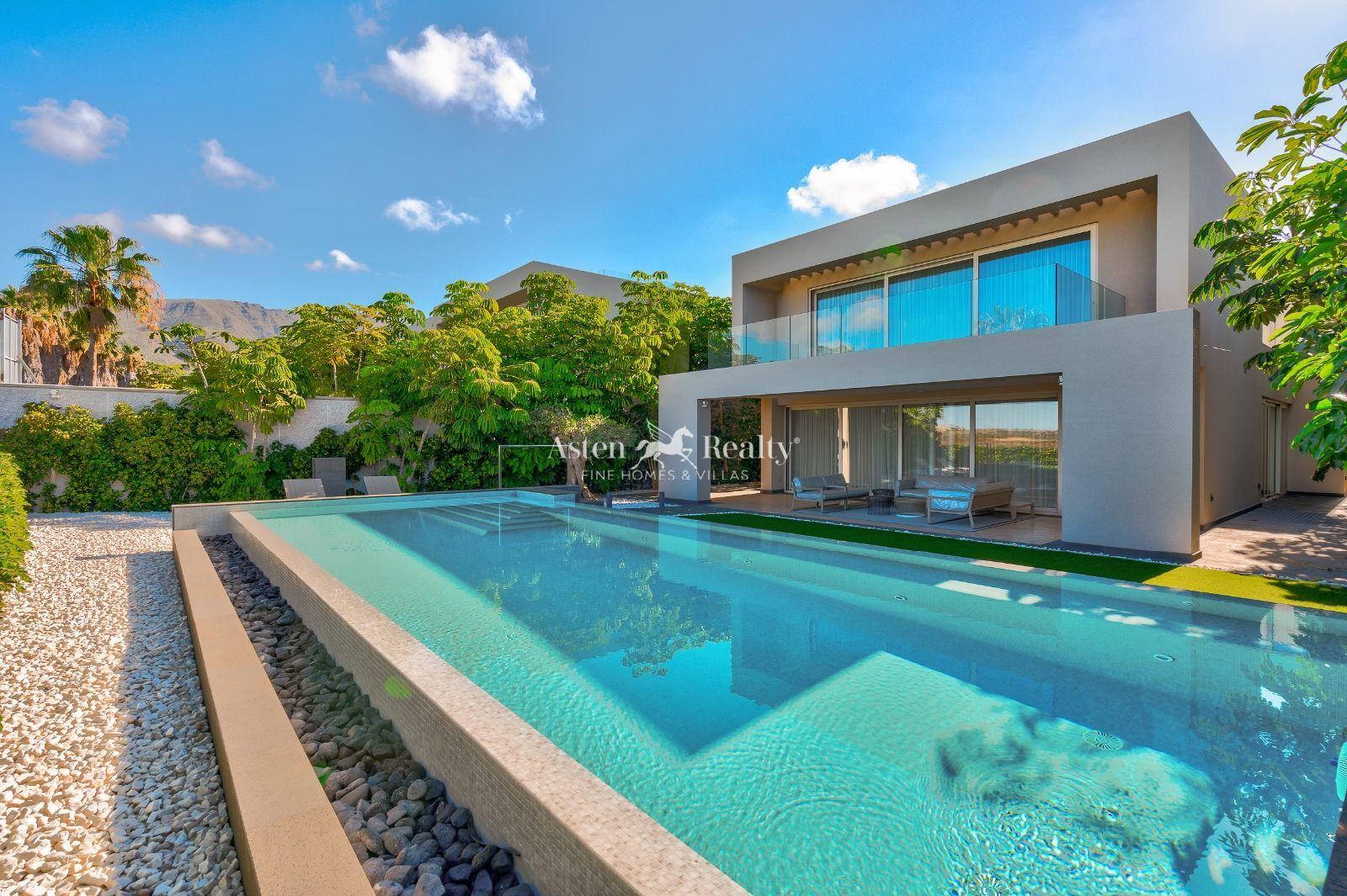 Villa de 5 dormitorios — Golf Costa Adeje, La Caleta — foto 1