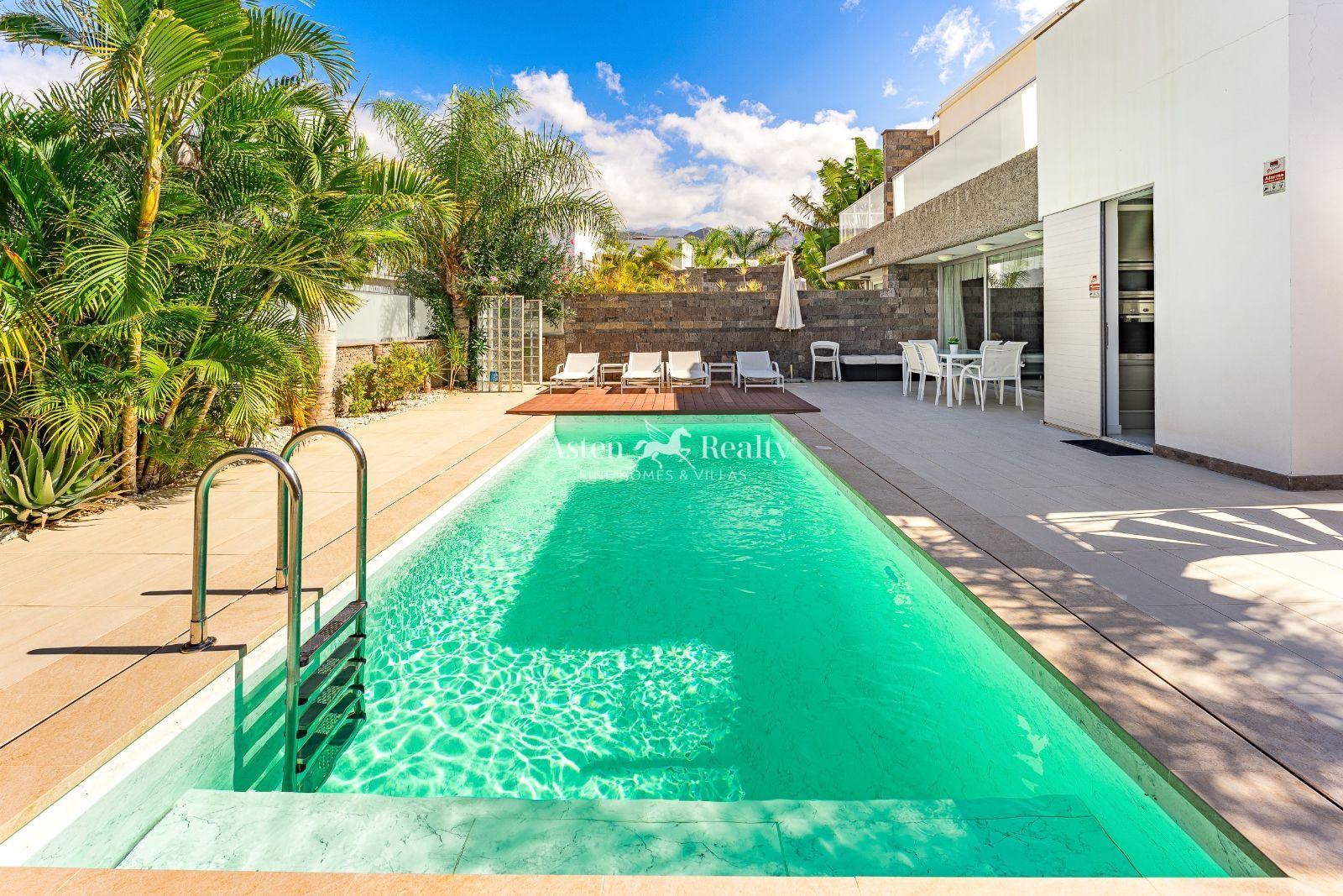 Villa de 6 dormitorios — Playa del Duque — foto 1
