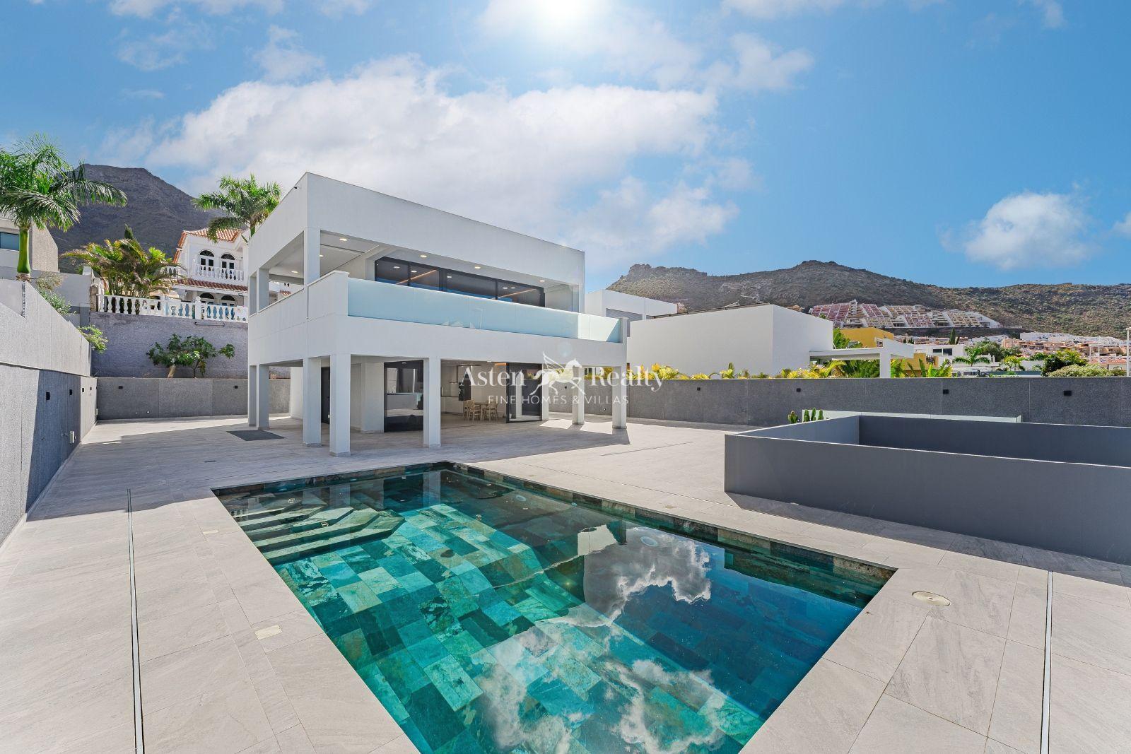 Villa de 4 dormitorios — El Madroñal, Torviscas Alto — foto 1