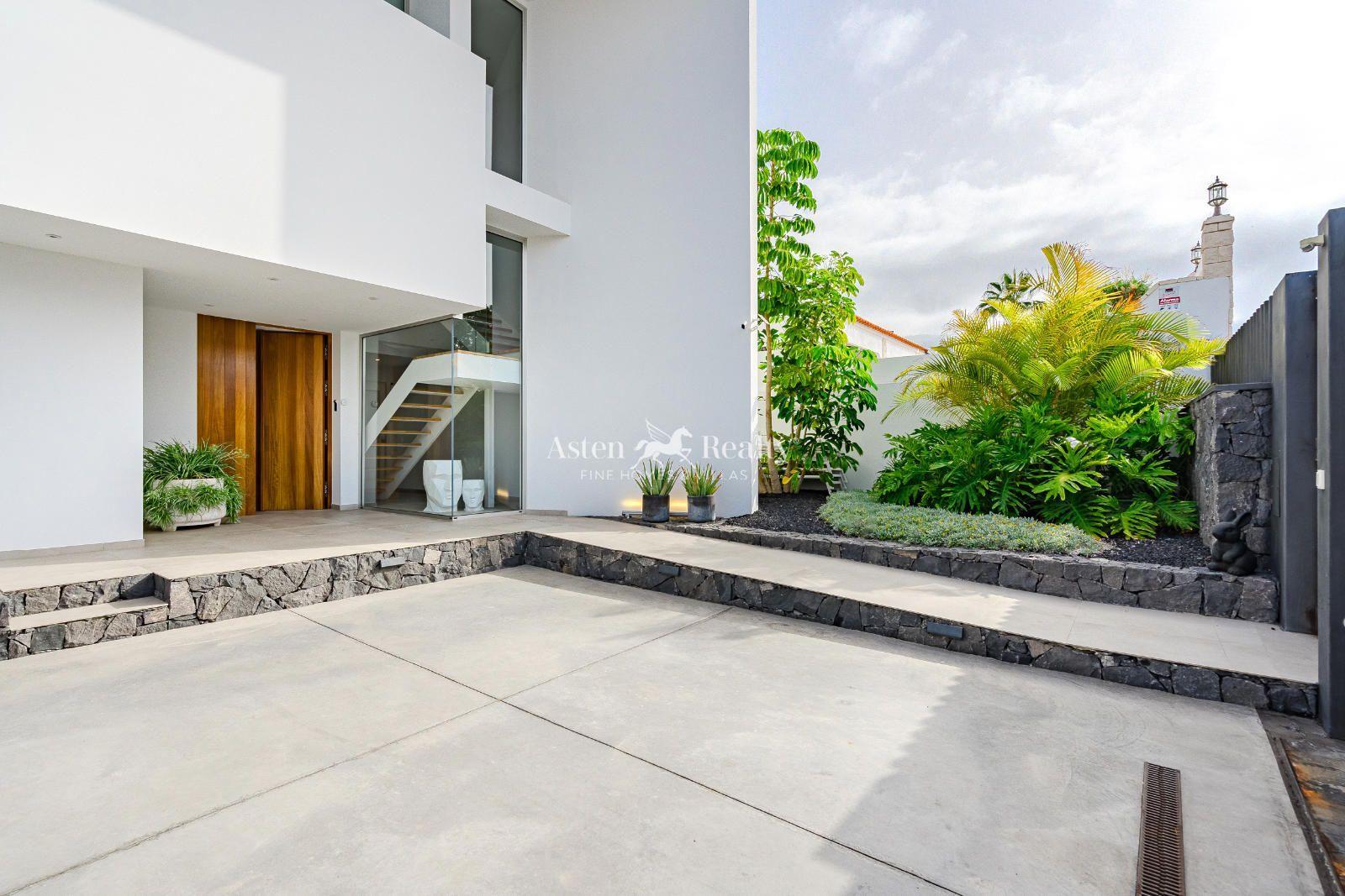 4-bedroom villa — Callao Salvaje — photo 2