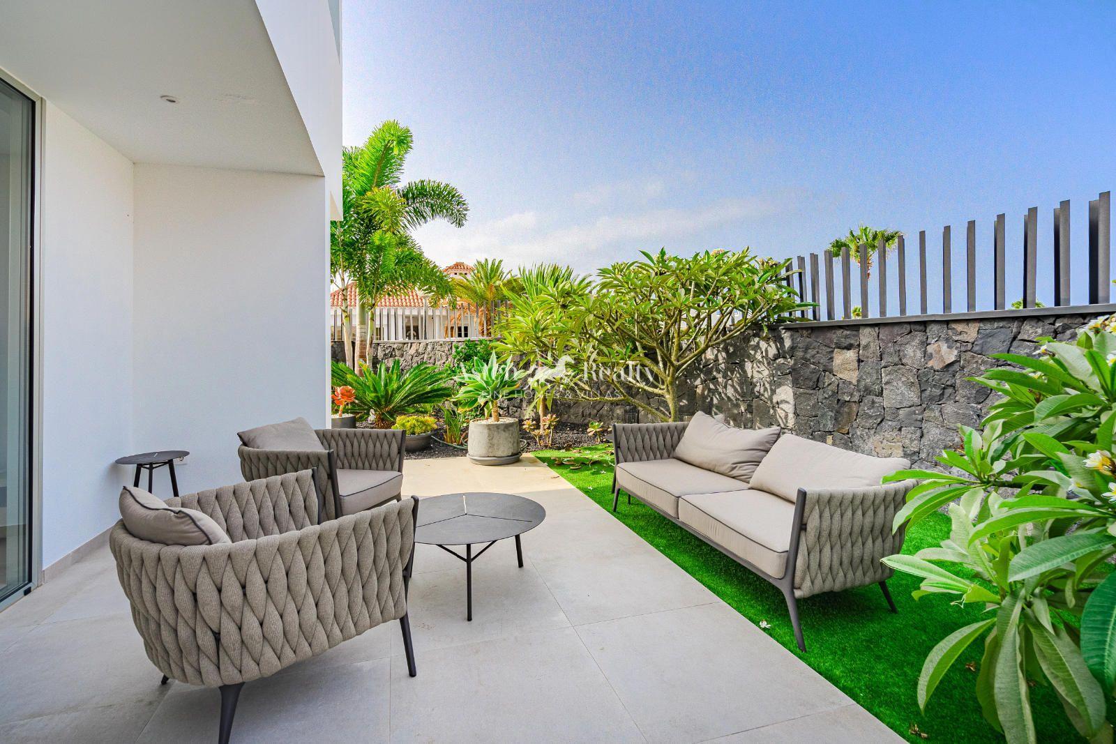 4-bedroom villa — Callao Salvaje — photo 4