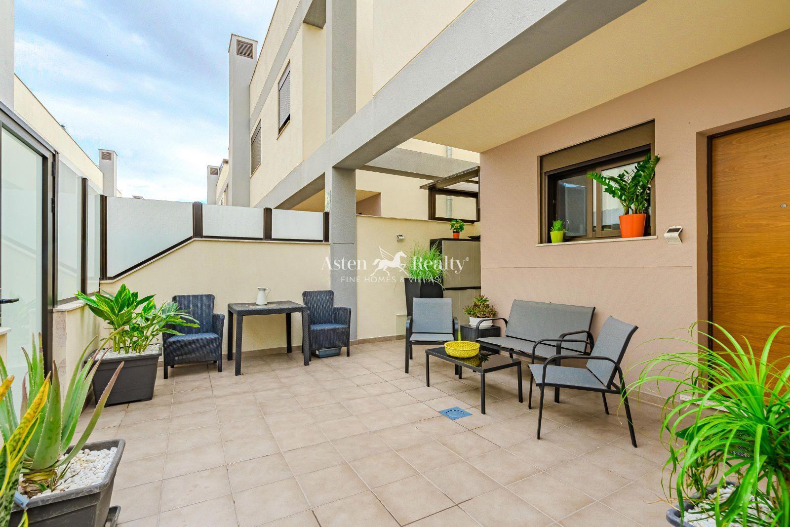 3-bedroom townhouse — Parque de la Reina — photo 2