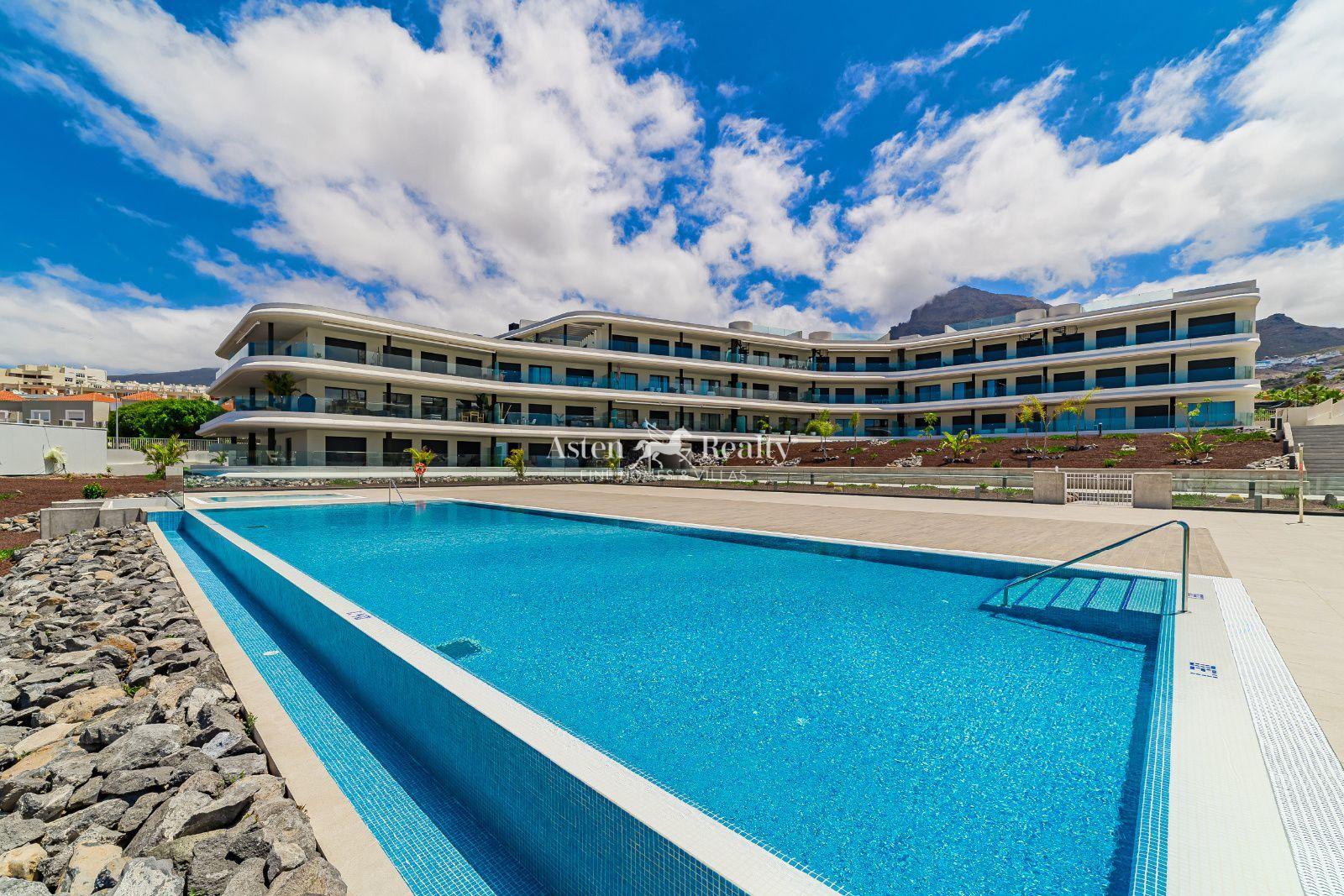 3-bedroom penthouse — El Madroñal, Torviscas Alto — photo 1