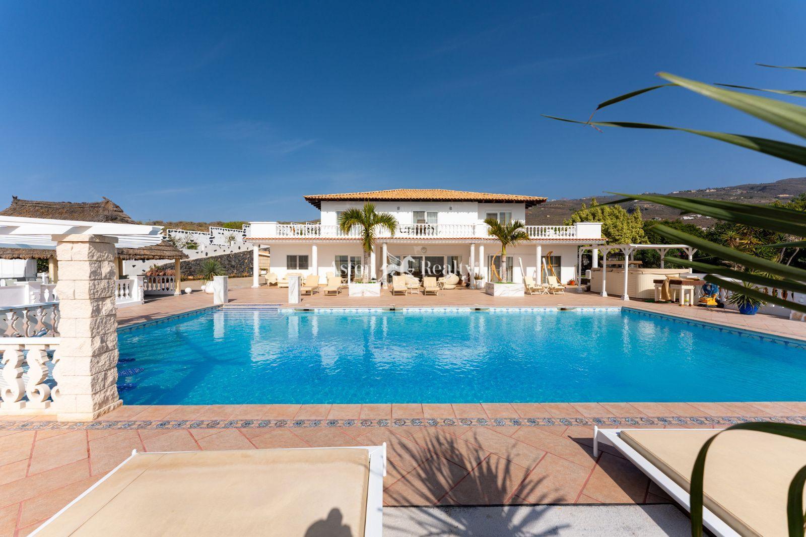 11-bedroom villa — Adeje — photo 1