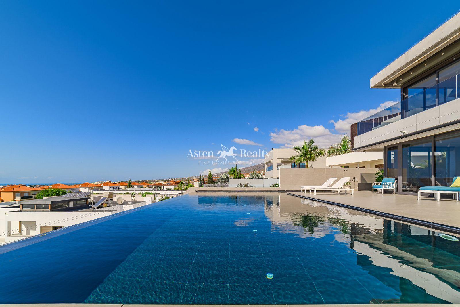 Villa 5 chambres — El Madroñal, Torviscas Alto — photo 1