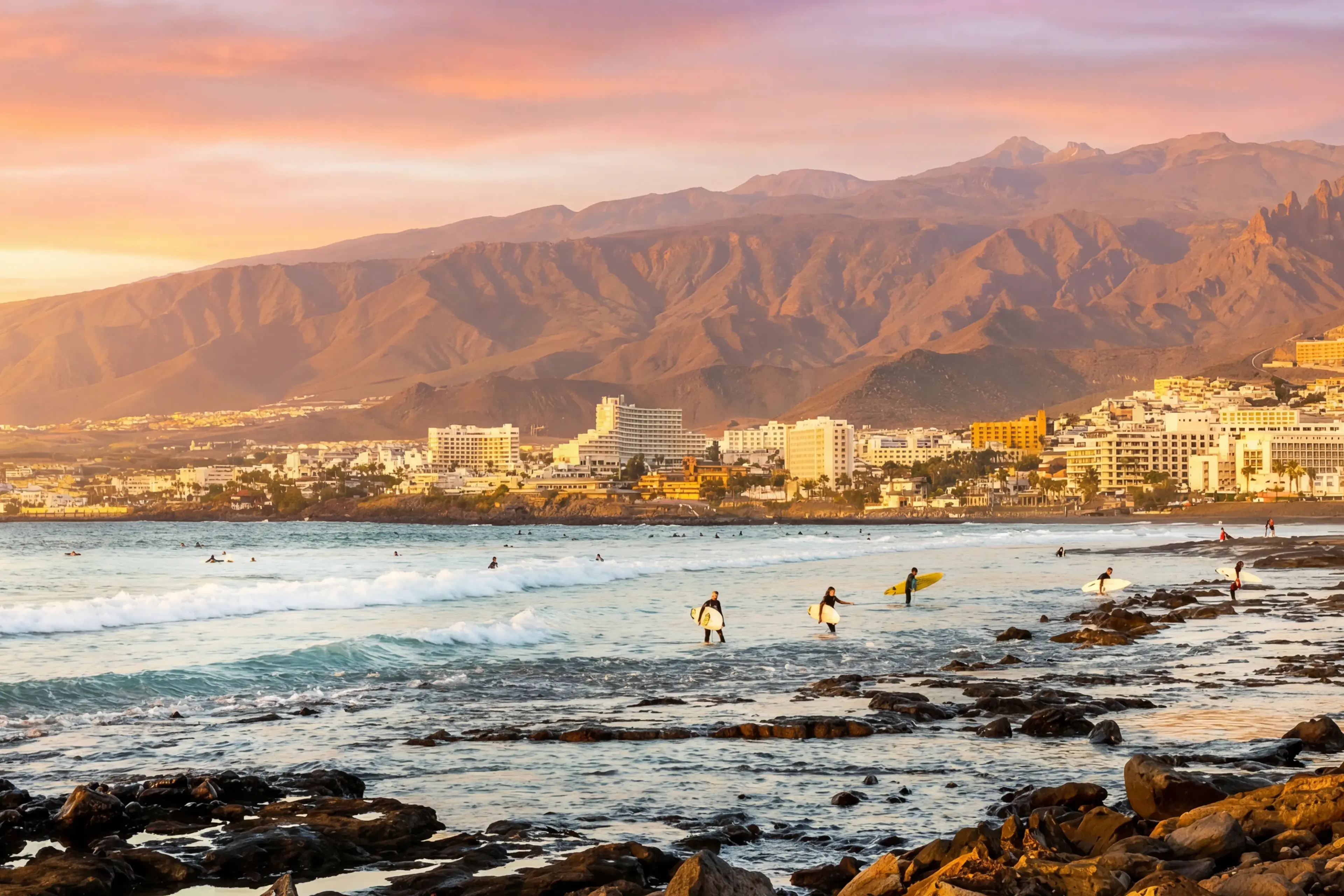 Côte de Tenerife au coucher du soleil