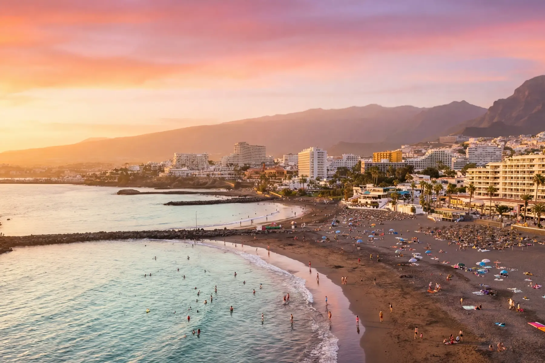 Lumière dorée du soir sur la côte sud de Tenerife